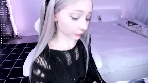 Snapshot of lily_weep chatting on 03/06/25, 10:15 Lily online show from 03/06/25, 10:15