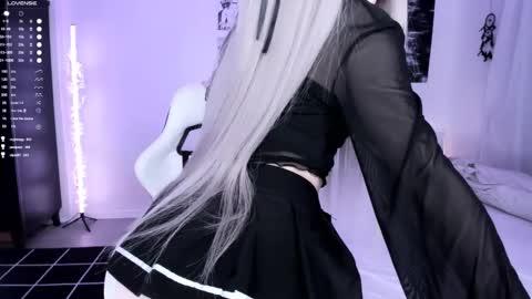 Snapshot of lily_weep chatting on 03/10/25, 02:50 Lily online show from 03/10/25, 02:50