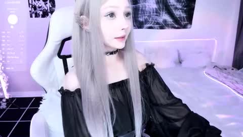 Snapshot of lily_weep chatting on 10/04/25, 05:05 Lily online show from 10/04/25, 05:05