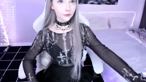 Snapshot of lily_weep chatting on 11/15/25, 07:21 Lily online show from 11/15/25, 07:21