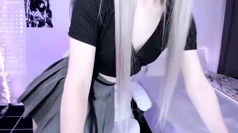 Snapshot of lily_weep chatting on 11/24/25, 05:56 Lily online show from 11/24/25, 05:56