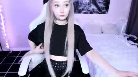 Lily online show from 06/18/26, 12:00