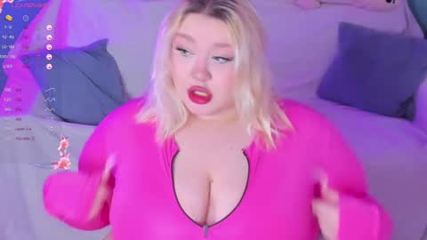 Snapshot of lilybelll chatting on 02/23/25, 06:34 Lily online show from 02/23/25, 06:34