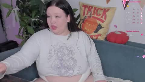 Snapshot of lilybelll chatting on 10/24/25, 09:28 Lily online show from 10/24/25, 09:28