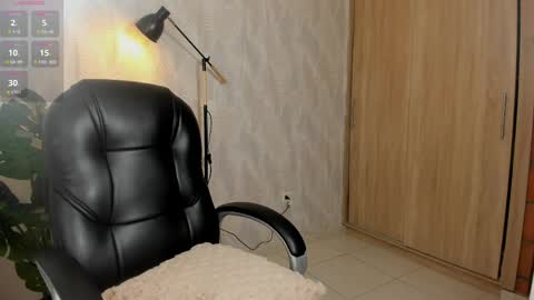 Snapshot of lilyboobs_ chatting on 03/31/26, 11:43 Lily online show from 03/31/26, 11:43