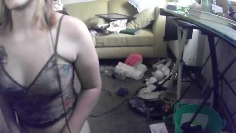 lilybvixen online show from 10/02/25, 09:55