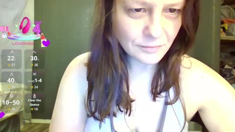 Snapshot of lilypad1981 chatting on 09/30/25, 11:37 lilypad1981 online show from 09/30/25, 11:37