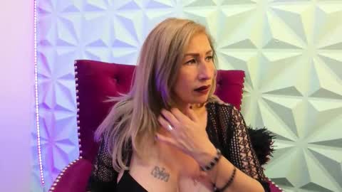 Lily Queen online show from 09/26/25, 06:01