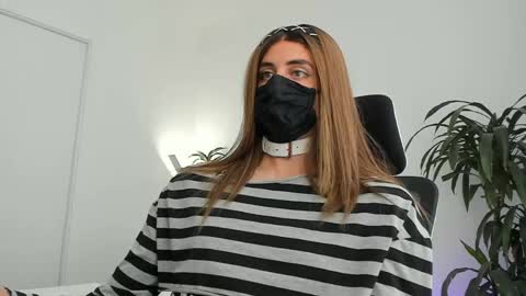 Lily Reina online show from 03/30/26, 06:20