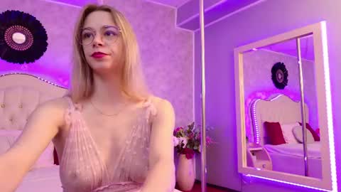 Snapshot of lilyrose_ chatting on 06/24/26, 03:16 online show from 06/24/26, 03:16