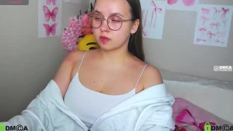 Lily online show from 10/08/25, 12:03