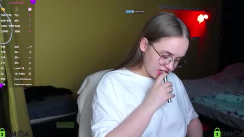 Lily online show from 11/06/25, 06:31