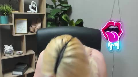 Lily online show from 03/04/26, 07:25