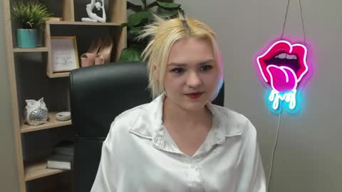 Lily online show from 04/03/26, 06:33