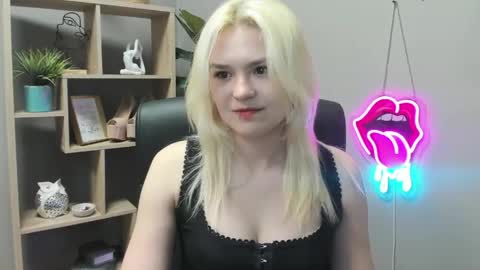 Lily online show from 05/08/26, 07:36