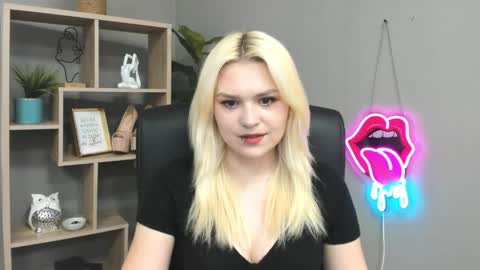 Lily online show from 05/25/26, 01:17