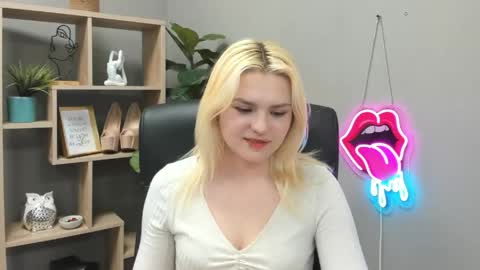 Lily online show from 05/29/26, 07:17