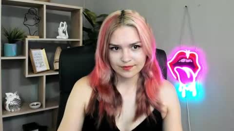 Snapshot of lilysweetxo chatting on 06/21/26, 01:46 Lily online show from 06/21/26, 01:46