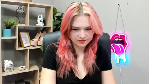 Snapshot of lilysweetxo chatting on 06/22/26, 06:32 Lily online show from 06/22/26, 06:32
