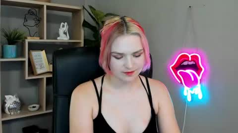 Snapshot of lilysweetxo chatting on 06/24/26, 01:54 Lily online show from 06/24/26, 01:54