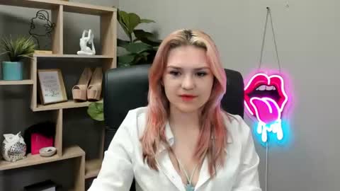 Snapshot of lilysweetxo chatting on 07/03/26, 06:53 Lily online show from 07/03/26, 06:53
