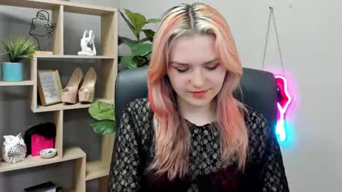 Snapshot of lilysweetxo chatting on 07/04/26, 07:36 Lily online show from 07/04/26, 07:36