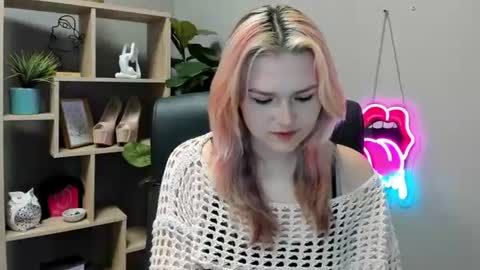 Snapshot of lilysweetxo chatting on 07/07/26, 08:40 Lily online show from 07/07/26, 08:40