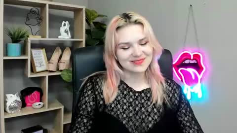 Snapshot of lilysweetxo chatting on 07/12/26, 06:48 Lily online show from 07/12/26, 06:48