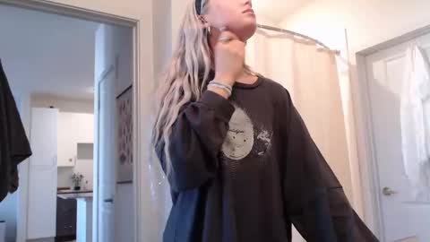 Lily Monroe online show from 11/13/25, 01:43