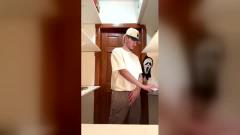 Snapshot of lima_tunes chatting on 12/16/25, 02:49 lima_tunes online show from 12/16/25, 02:49