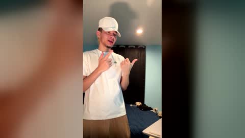 Snapshot of lima_tunes chatting on 12/18/25, 03:23 lima_tunes online show from 12/18/25, 03:23