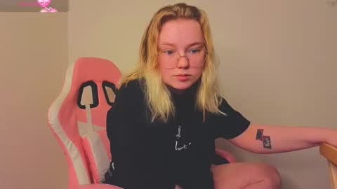 Snapshot of lime_cat chatting on 11/21/25, 02:10 lime cat online show from 11/21/25, 02:10