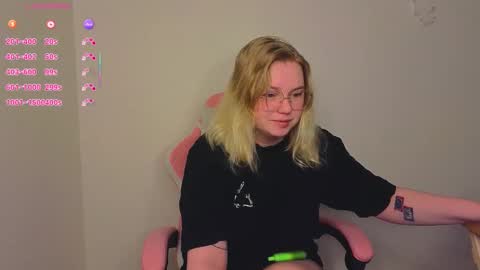 Snapshot of lime_cat chatting on 11/29/25, 03:20 lime cat online show from 11/29/25, 03:20