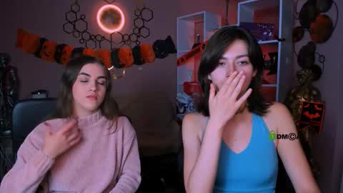 lina_fox12 online show from 10/27/25, 01:15