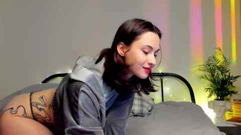 Snapshot of lina_n_kitty chatting on 12/20/25, 07:43 Lina - online show from 12/20/25, 07:43