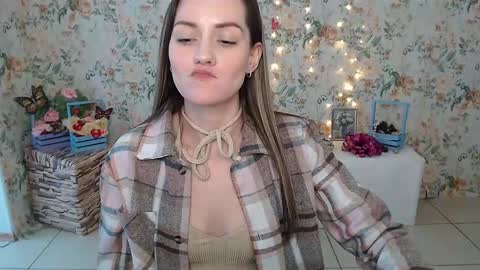 Snapshot of lina_star_s chatting on 02/17/25, 09:35 Lina online show from 02/17/25, 09:35