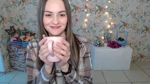 Snapshot of lina_star_s chatting on 02/18/25, 06:48 Lina online show from 02/18/25, 06:48