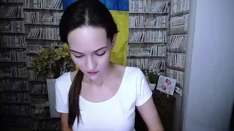 Snapshot of lina_star_s chatting on 11/11/25, 09:09 Lina online show from 11/11/25, 09:09