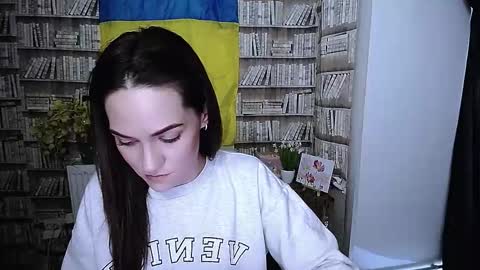 Snapshot of lina_star_s chatting on 11/15/25, 11:29 Lina online show from 11/15/25, 11:29