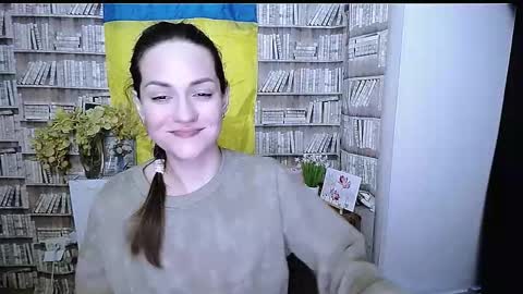 Snapshot of lina_star_s chatting on 12/18/25, 10:43 Lina online show from 12/18/25, 10:43