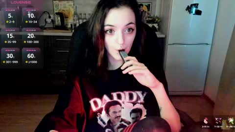 Lina 3  1715622743 online show from 12/24/24, 08:33