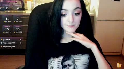 Lina 3  1715622743 online show from 12/30/24, 12:00