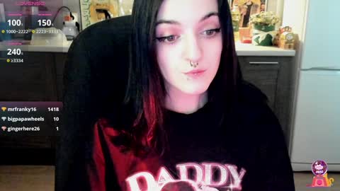 Lina 3  1715622743 online show from 02/04/25, 10:54