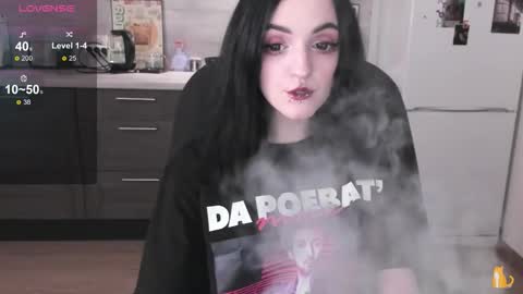 Lina 3  1715622743 online show from 12/17/25, 02:56