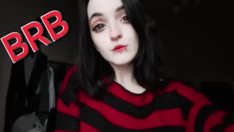 Lina 3  1715622743 online show from 12/22/25, 09:17