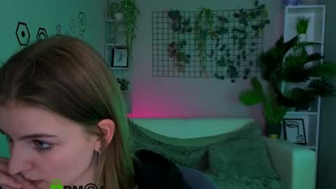 linaa_dolly online show from 06/09/26, 01:45
