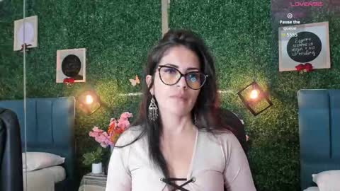 Lina  online show from 10/16/25, 11:33