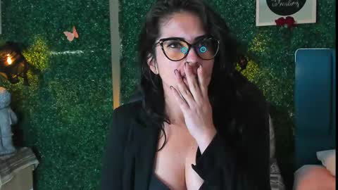 Lina  online show from 10/28/25, 12:19