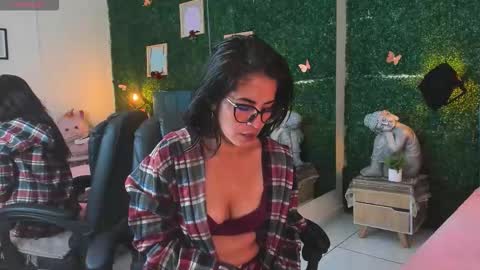 Lina  online show from 11/01/25, 12:07