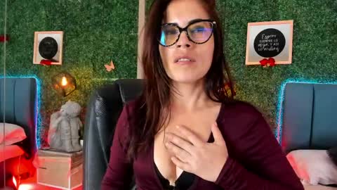Snapshot of linagh chatting on 05/01/26, 12:21 Lina online show from 05/01/26, 12:21